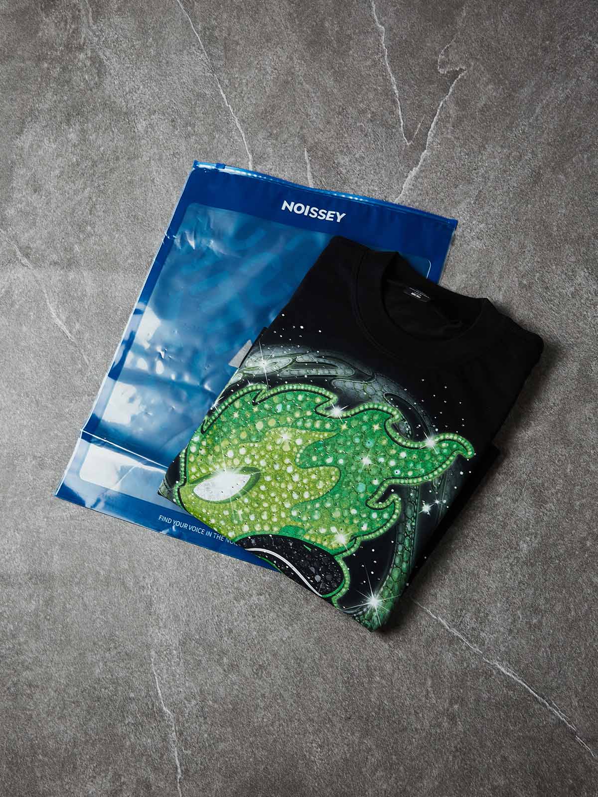 NOISSEY "Run Forever" Green Flame Crystal Figure Boxy Heavyweight Tee - Onyx Black