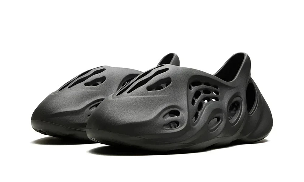 Yeezy Foam RNR Carbon