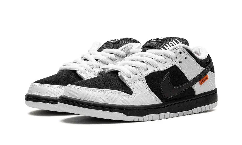 SB Dunk Low X Tightbooth