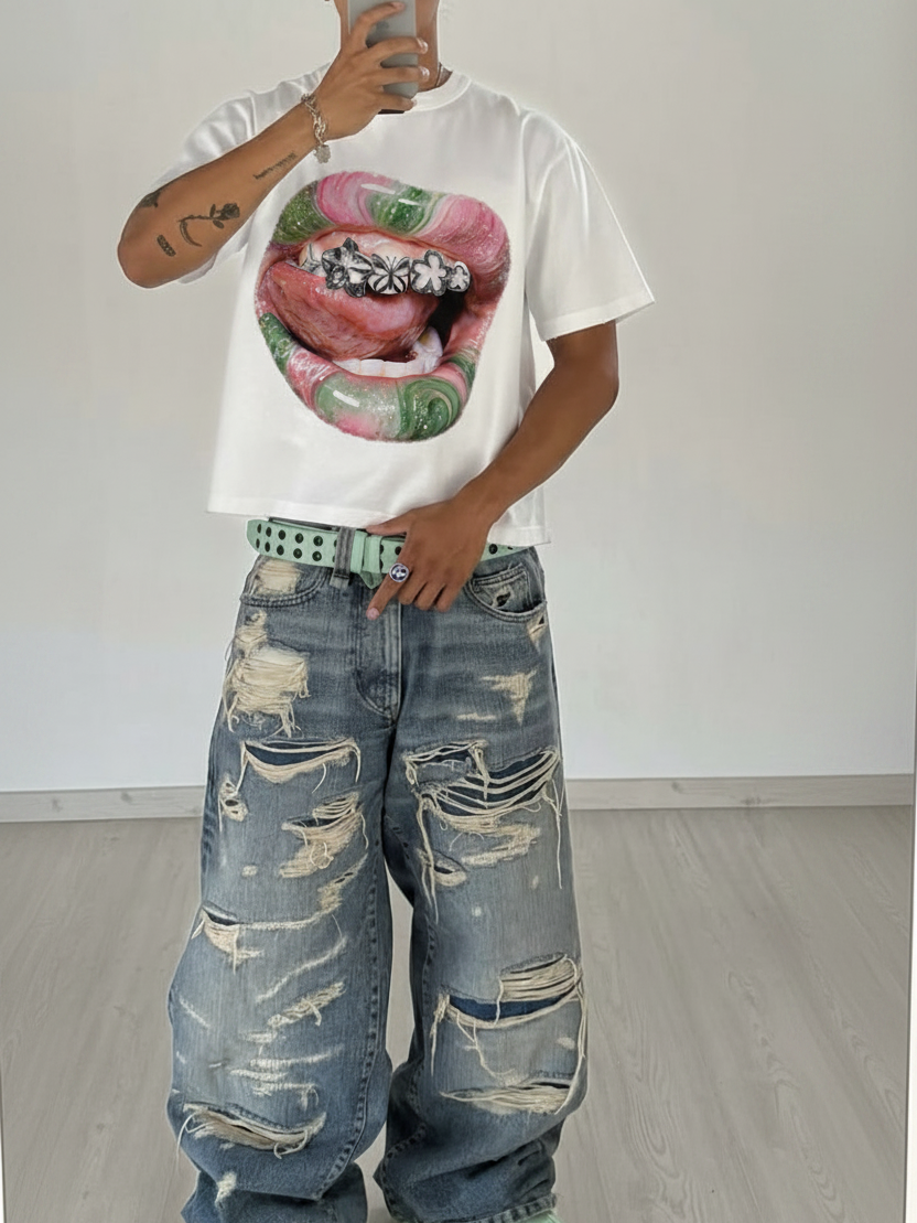 NOISSEY Marbled Lips Clover Metallic Grillz Glitter Print T-Shirt - White