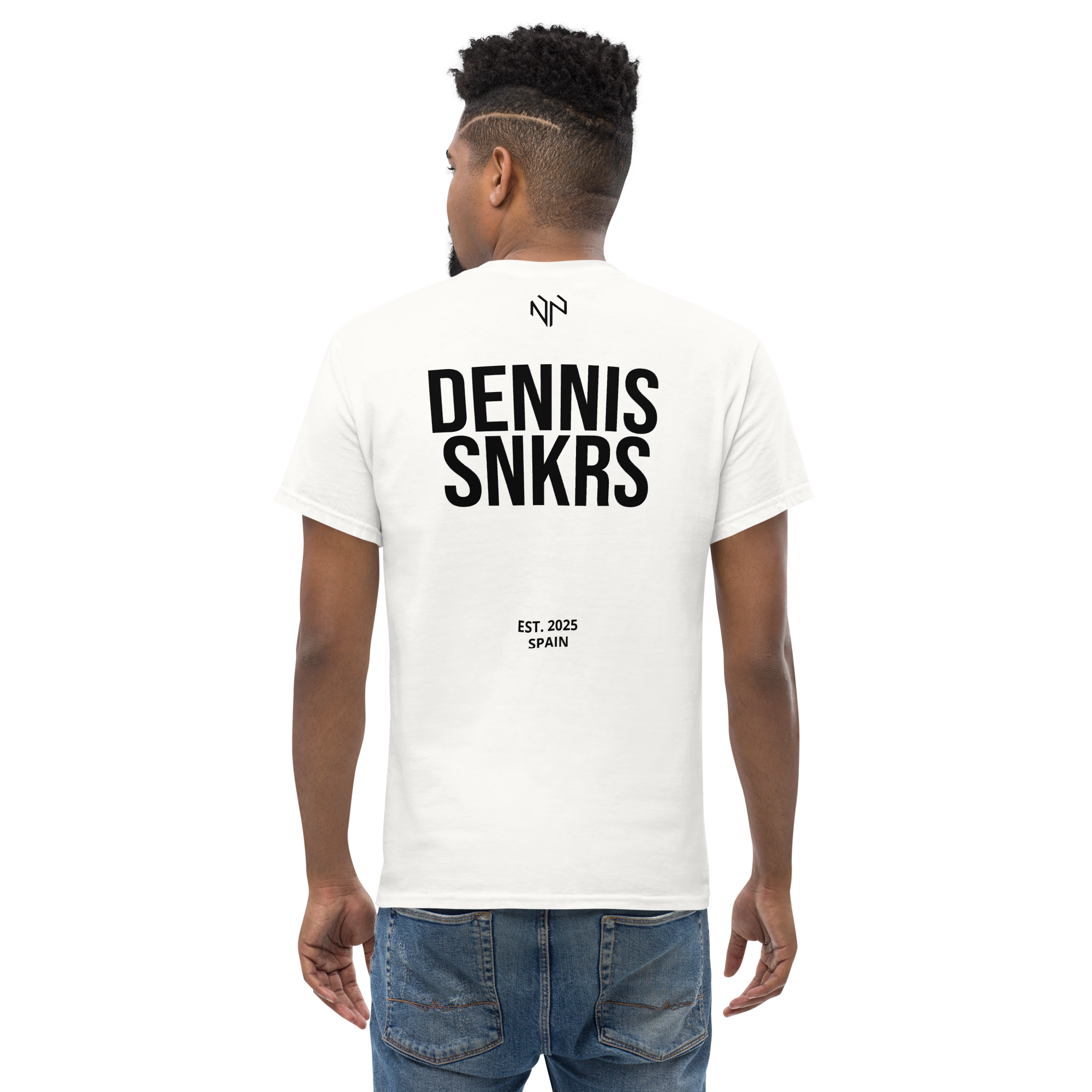 Dennis SNKRS Essential Tee